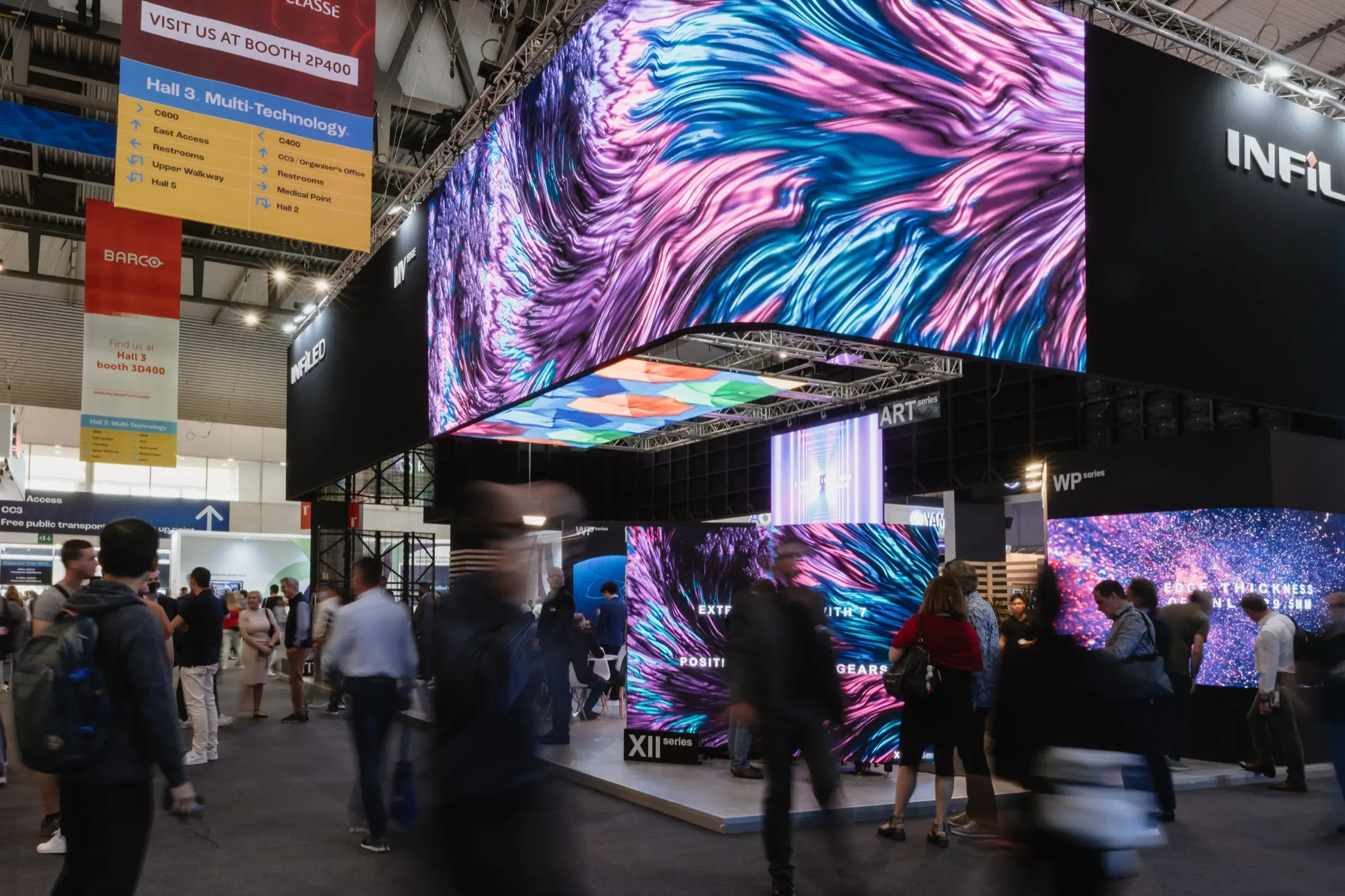 INFiLED — Stand en ISE 2022, Fira Gran Via, Barcelona. Fotografía de Noomadik.